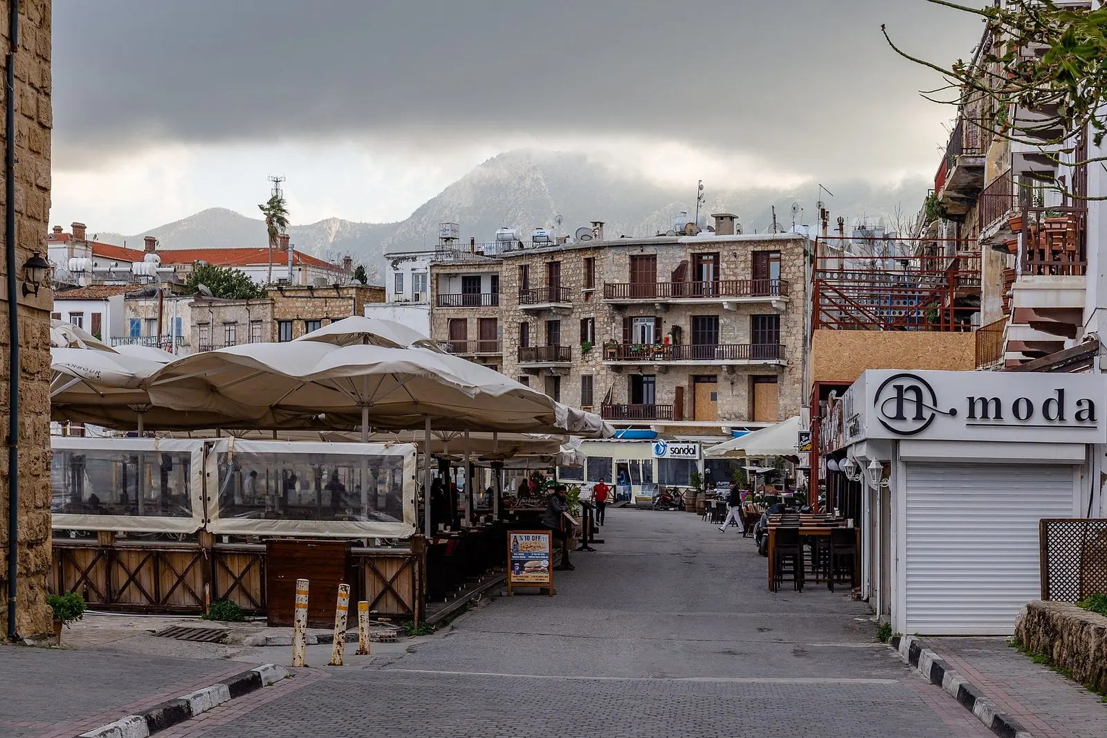 Girne Gezilecek Yerler: Kale, Liman ve Bellapais