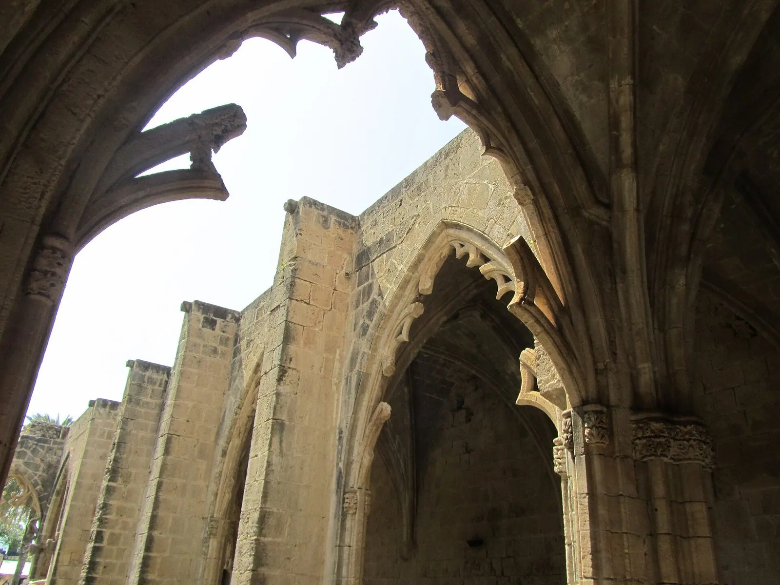 Bellapais Manastırı ve Beylerbeyi Köyü Gezi Rehberi